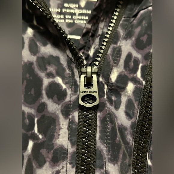 Lucky Brand Premium Performance Waterproof Long Leopard Print Anorak Size Small - Picture 5 of 16